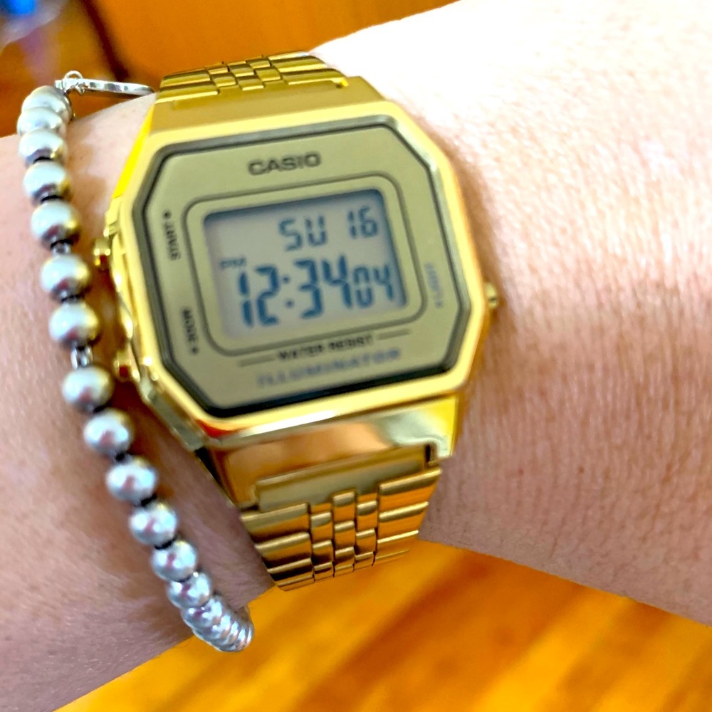 ***Classic*** CASIO DIGITAL women’s watch!